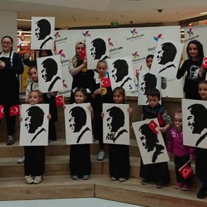 Çocuklar Atatürk’ü  Kent Meydanı AVM’de Andı