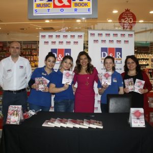 Hande Akın  İmza Günü İçin Kent Meydanı AVM’deydi